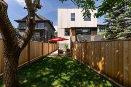 Front Yard Photo of 1 60 E 17th Avenue, Vancouver, BC