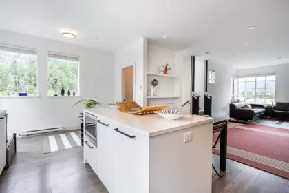 Kitchen Island Photo of 37981 Helm Way, Squamish, BC
