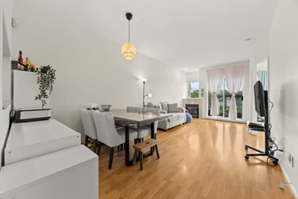 104 177 W 5th Street, North Vancouver, BC, North Vancouver — Apartment/Condo for sale