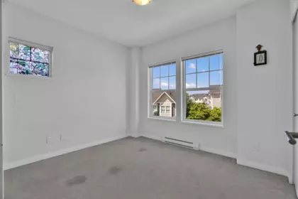 Basement Recreation Room Photo of 2 32633 Simon Avenue, Abbotsford, BC
