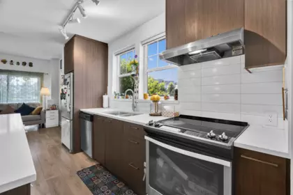 Breakfast Nook Photo of 2 32633 Simon Avenue, Abbotsford, BC