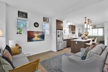Kitchen Photo of 2 32633 Simon Avenue, Abbotsford, BC