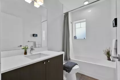 Mudroom Photo of 2 32633 Simon Avenue, Abbotsford, BC