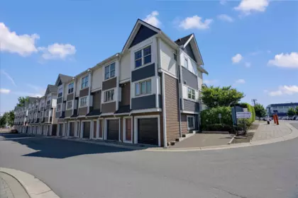 Swimming Pool Photo of 2 32633 Simon Avenue, Abbotsford, BC