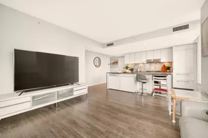 607 5883 Barker Avenue, Burnaby, BC, Burnaby — Apartment/Condo for sale
