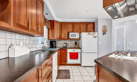 Kitchen Island Photo of 18240 64 Avenue, Surrey, BC