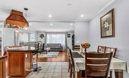 Kitchen Photo of 18240 64 Avenue, Surrey, BC