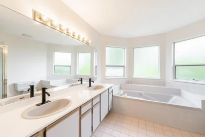 Hallway Photo of 2917 Kalamalka Drive, Coquitlam, BC