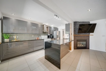 Kitchen Island Photo of 2535 Gordon Avenue, Port Coquitlam, BC