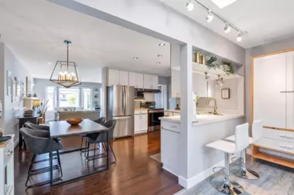 Kitchen Island Photo of 15627 Buena Vista Avenue, White Rock, BC
