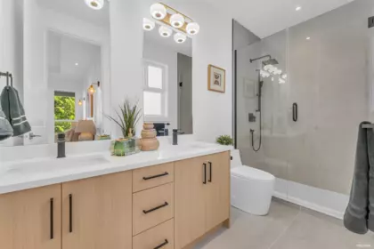 Powder Room Photo of 8221 111b Street, Delta, BC