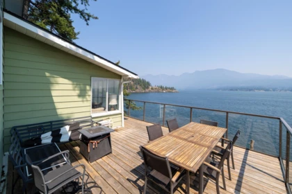 Basement Recreation Room Photo of 867 Hummingbird Lane, Bowen Island, BC