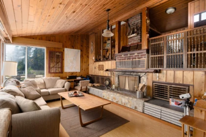 Breakfast Nook Photo of 867 Hummingbird Lane, Bowen Island, BC
