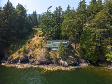 867 Hummingbird Lane, Bowen Island, BC, Bowen Island — Single Family Residence for sale