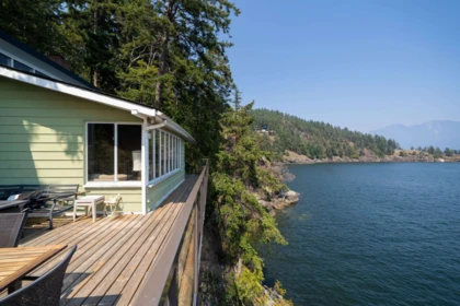 Mudroom Photo of 867 Hummingbird Lane, Bowen Island, BC