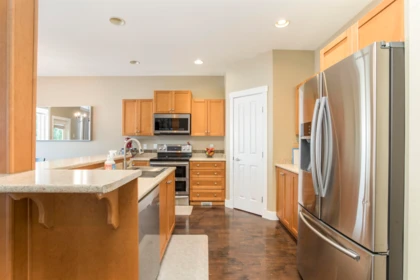 Kitchen Island Photo of 10337 243a Street, Maple Ridge, BC