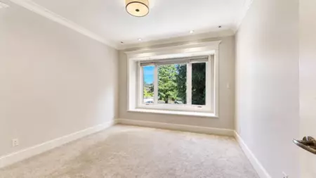 Front Yard Photo of 13842 17a Avenue, Surrey, BC