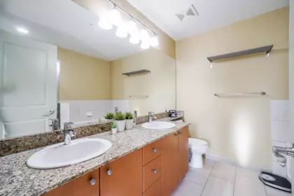 Primary Bathroom Photo of 407 14 E Royal Avenue, New Westminster, BC