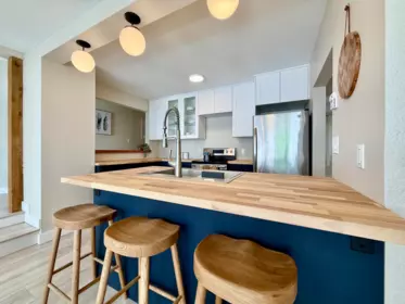 Kitchen Island Photo of 6376 Sunshine Coast Highway, Sechelt, BC