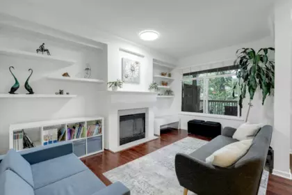 Kitchen Island Photo of 48 2678 King George Boulevard, Surrey, BC
