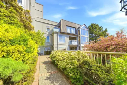 Front Yard Photo of 304 48 Richmond Street, New Westminster, BC