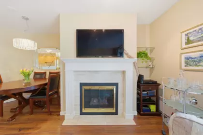 Kitchen Island Photo of 304 48 Richmond Street, New Westminster, BC