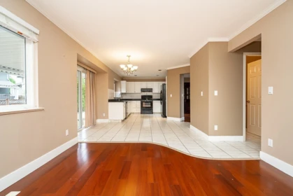 Kitchen Photo of 15445 109a Avenue, Surrey, BC