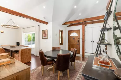 Entry Foyer Photo of 1924 Fulton Avenue, West Vancouver, BC
