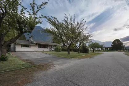 710 Coquihalla Street, Hope, BC, Hope — Single Family Residence for sale