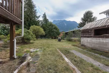 Garden / Landscaping Photo of 710 Coquihalla Street, Hope, BC