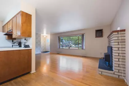 Kitchen Photo of 710 Coquihalla Street, Hope, BC