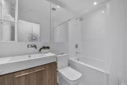 5704 1955 Alpha Way, Burnaby, BC, Burnaby — Apartment/Condo for sale
