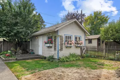 Garden / Landscaping Photo of 3692 W 19th Avenue, Vancouver, BC