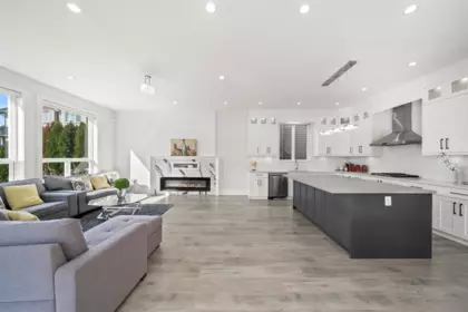 Kitchen Island Photo of 21070 76a Avenue, Langley, BC