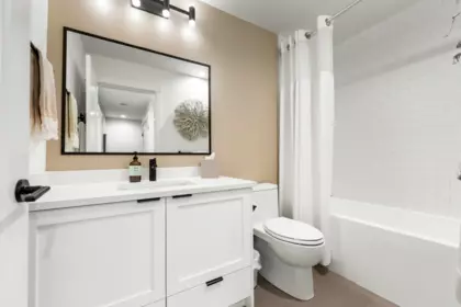 Hallway Photo of 4 16570 24a Avenue, Surrey, BC