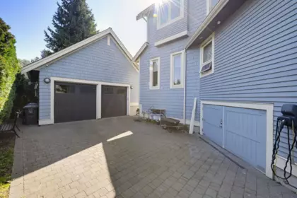 Garden / Landscaping Photo of 3098 Mcbride Avenue, Surrey, BC