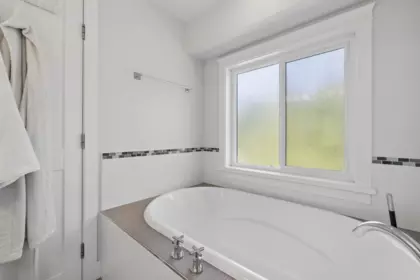 Hallway Photo of 24371 104 Avenue, Maple Ridge, BC