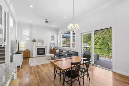 Kitchen Island Photo of 24371 104 Avenue, Maple Ridge, BC