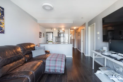 Kitchen Island Photo of 3301 233 Robson Street, Vancouver, BC