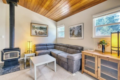 Office / Den Photo of 13282 Keelson Road, Garden Bay, BC