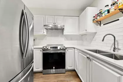 Breakfast Nook Photo of 323 760 Kingsway, Vancouver, BC