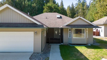 619 Ocean View, Gibsons, BC, Gibsons — Single Family Residence for sale