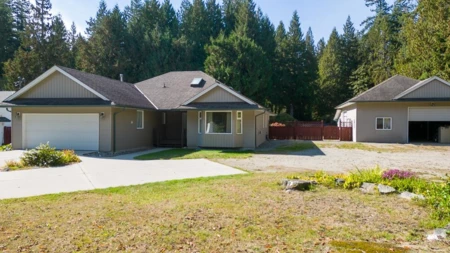 619 Ocean View, Gibsons, BC, Gibsons — Single Family Residence for sale