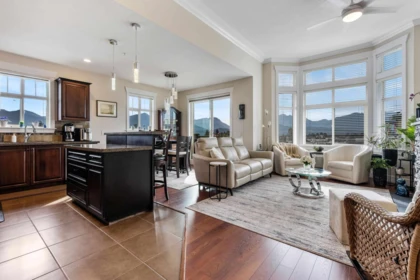 Kitchen Island Photo of 412 45893 Chesterfield Avenue, Chilliwack, BC