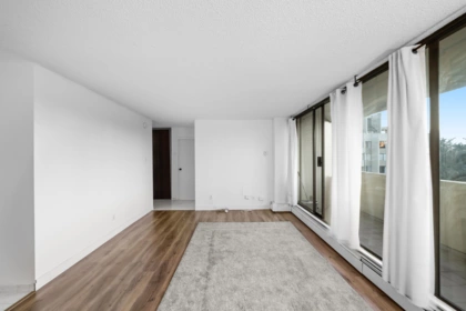 1606 4300 Mayberry Street, Burnaby, BC, Burnaby — Apartment/Condo for sale