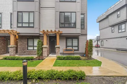 15 19670 55a Avenue, Langley, BC, Langley — Townhouse for sale