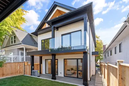 2 1585 W 65th Avenue, Vancouver, BC, Vancouver — Half Duplex for sale