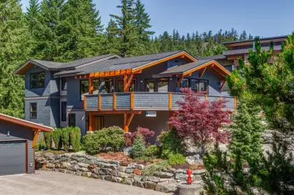 7459 Dogwood Street, Pemberton, BC, Pemberton — Single Family Residence for sale