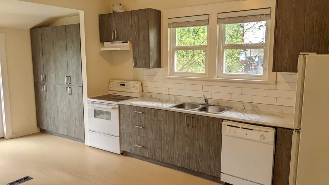 Family Room Photo of 33913 Pine Street, Abbotsford, BC