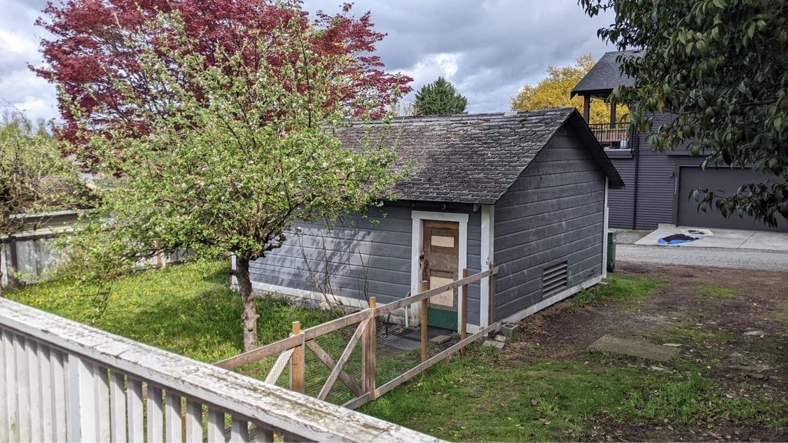 Guest Bathroom Photo of 33913 Pine Street, Abbotsford, BC